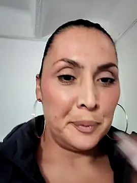 dulce valeriaa online show from February 15, 3:20 am