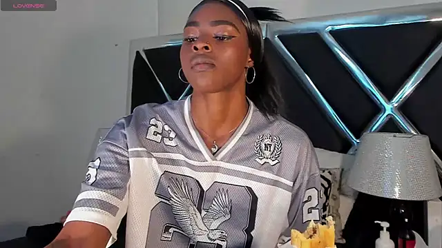 Snapshot of Zoe_CarterX chatting on April 1, 10:07 pm Zoe CarterX online show from April 1, 10:07 pm