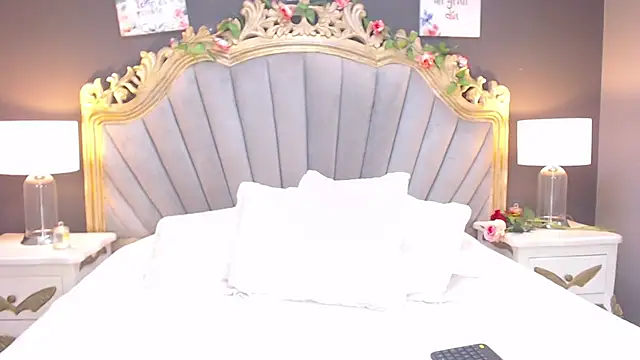 Snapshot of LindaBird chatting on February 12, 12:58 am LindaBird online show from February 12, 12:58 am