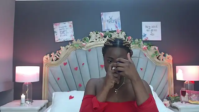 Snapshot of LindaBird chatting on February 14, 12:25 pm LindaBird online show from February 14, 12:25 pm