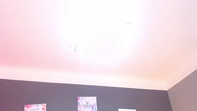 Snapshot of LindaBird chatting on February 15, 12:48 am LindaBird online show from February 15, 12:48 am