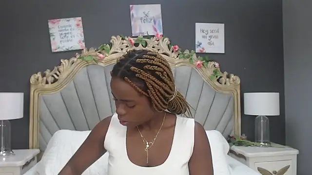 Snapshot of LindaBird chatting on February 15, 7:50 pm LindaBird online show from February 15, 7:50 pm