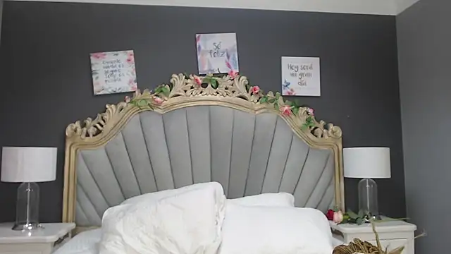 Snapshot of LindaBird chatting on February 17, 9:08 pm LindaBird online show from February 17, 9:08 pm