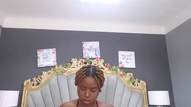 Snapshot of LindaBird chatting on February 19, 8:10 pm LindaBird online show from February 19, 8:10 pm