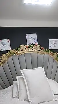 Snapshot of LindaBird chatting on March 14, 10:27 pm LindaBird online show from March 14, 10:27 pm