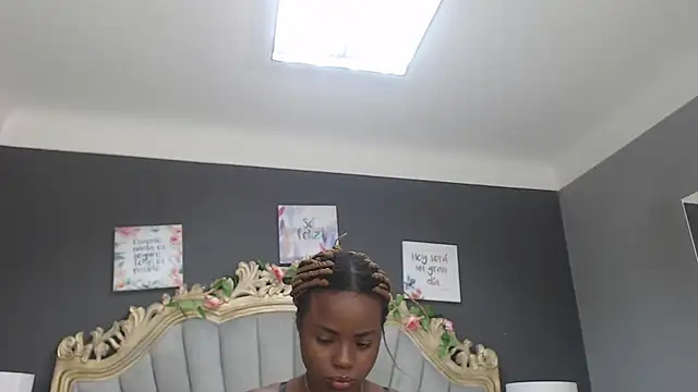 Snapshot of LindaBird chatting on March 15, 11:08 am LindaBird online show from March 15, 11:08 am