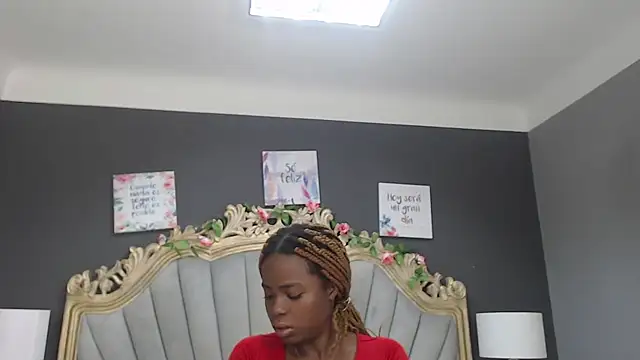 Snapshot of LindaBird chatting on March 16, 11:27 am LindaBird online show from March 16, 11:27 am