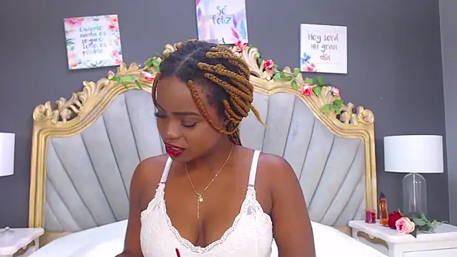 Snapshot of LindaBird chatting on March 20, 1:35 am LindaBird online show from March 20, 1:35 am