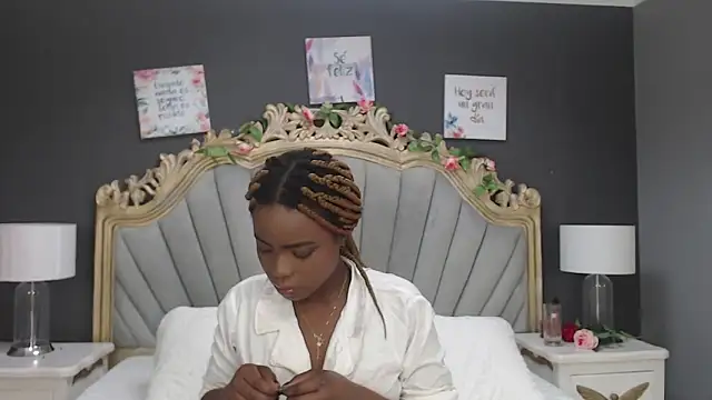 Snapshot of LindaBird chatting on March 22, 3:53 pm LindaBird online show from March 22, 3:53 pm