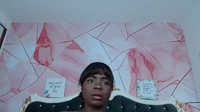 Snapshot of LindaBird chatting on October 31, 12:17 pm LindaBird online show from October 31, 12:17 pm