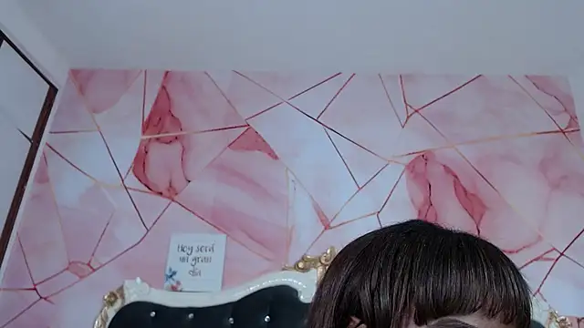 LindaBird online show from February 6, 6:55 pm