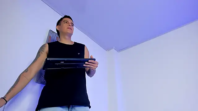 hugosan12 online show from March 13, 4:35 pm