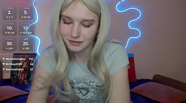 Snapshot of EvelinaLuu chatting on March 12, 4:08 am EvelinaLuu online show from March 12, 4:08 am