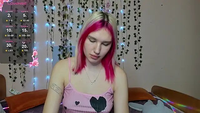 Snapshot of EvelinaLuu chatting on November 21, 1:37 am EvelinaLuu online show from November 21, 1:37 am