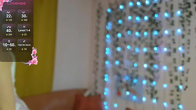 Snapshot of EvelinaLuu chatting on November 27, 2:24 am EvelinaLuu online show from November 27, 2:24 am