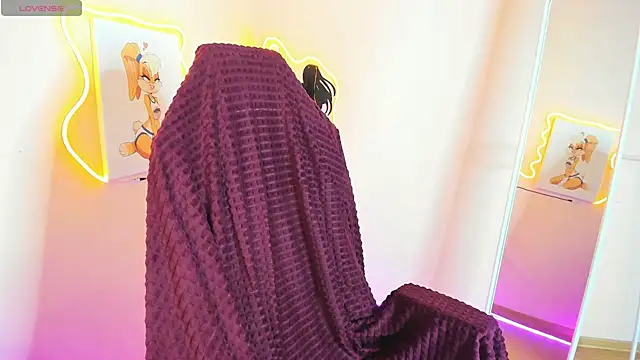 Snapshot of EvelinaLuu chatting on December 17, 2:06 am EvelinaLuu online show from December 17, 2:06 am