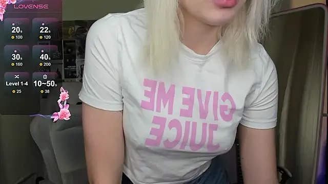 Snapshot of EvelinaLuu chatting on February 26, 12:04 pm EvelinaLuu online show from February 26, 12:04 pm