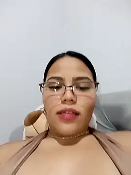 Snapshot of anahi_evans19 chatting on December 19, 8:16 pm anahi evans19 online show from December 19, 8:16 pm