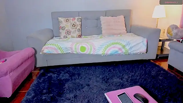 Snapshot of anahi_evans19 chatting on February 9, 1:26 pm anahi evans19 online show from February 9, 1:26 pm