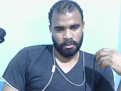 Snapshot of YOX22 chatting on May 3, 2:39 am YOX22 online show from May 3, 2:39 am