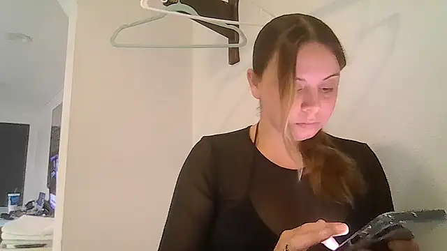 Snapshot of ShysluutGia chatting on June 30, 12:22 am ShysluutGia online show from June 30, 12:22 am