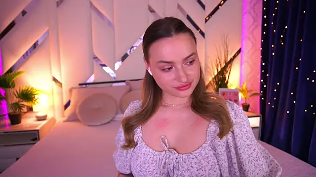 LindsieGreyy online show from March 2, 7:09 am