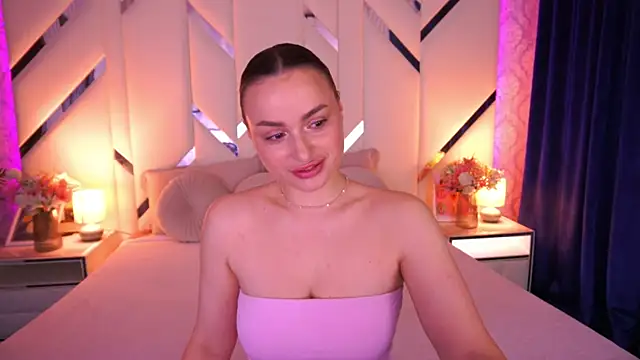 LindsieGreyy online show from April 6, 6:36 am
