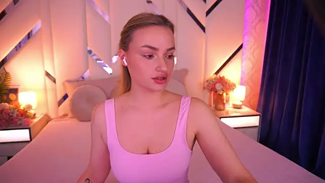 LindsieGreyy online show from May 1, 6:18 am