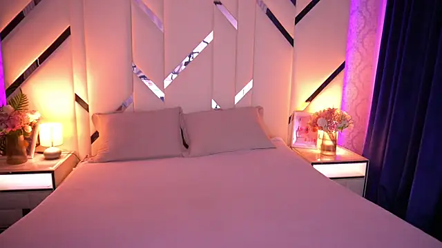 LindsieGreyy online show from May 7, 12:54 pm