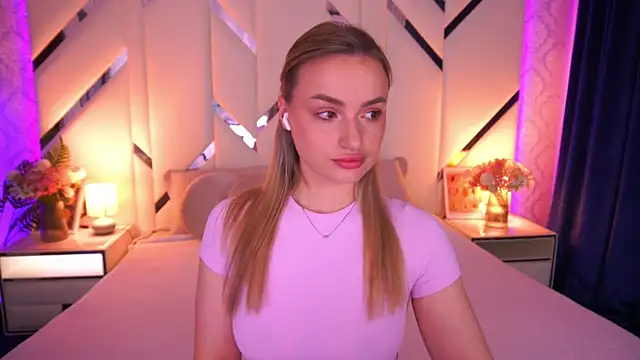 LindsieGreyy online show from May 9, 6:29 am
