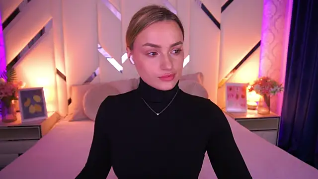 LindsieGreyy online show from May 11, 6:30 am