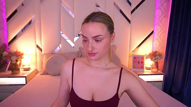 LindsieGreyy online show from May 16, 6:43 am