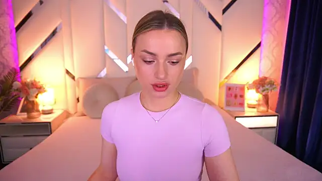 LindsieGreyy online show from May 17, 6:00 am