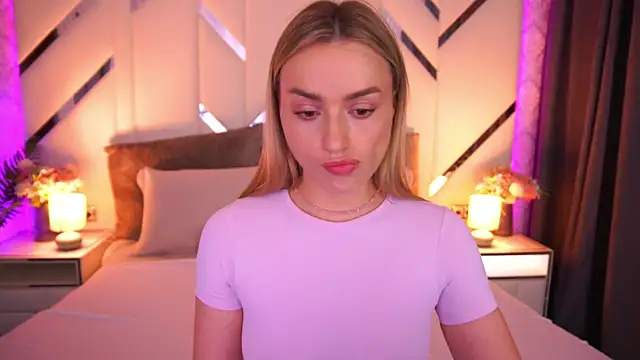 LindsieGreyy online show from June 25, 12:31 pm