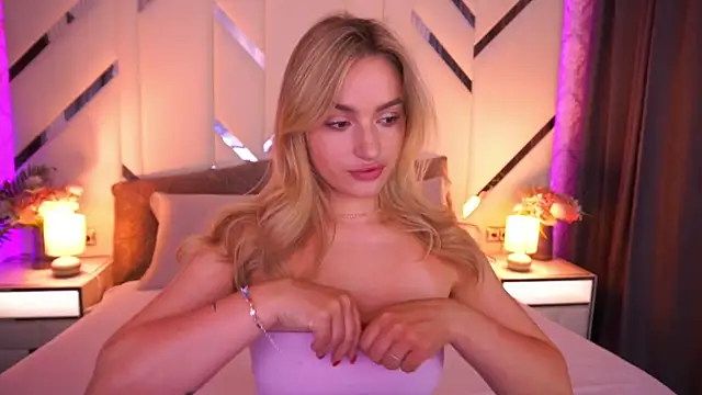 LindsieGreyy online show from June 27, 6:40 am