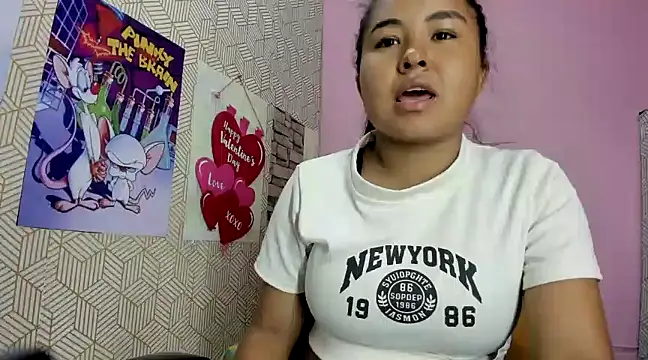 Snapshot of camilagreeco chatting on February 13, 12:43 pm camilagreeco online show from February 13, 12:43 pm