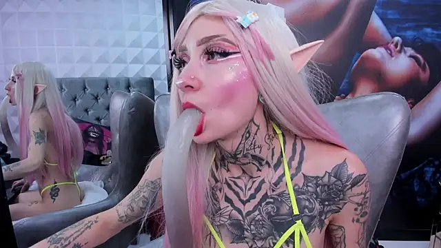 Snapshot of miss___angel chatting on September 19, 6:19 pm miss angel online show from September 19, 6:19 pm