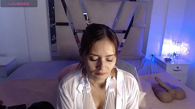 KathyLee69  online show from October 26, 9:42 pm