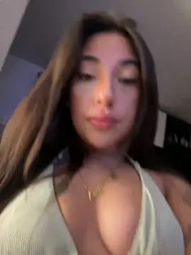 Snapshot of KarolVega- chatting on February 22, 1:11 am KarolVega- online show from February 22, 1:11 am