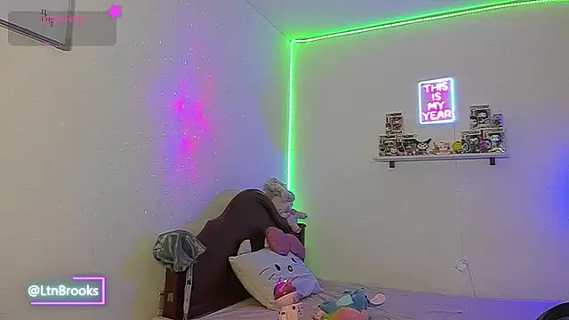 Snapshot of Annaa_Brooks chatting on February 18, 11:11 pm Annaa Brooks online show from February 18, 11:11 pm