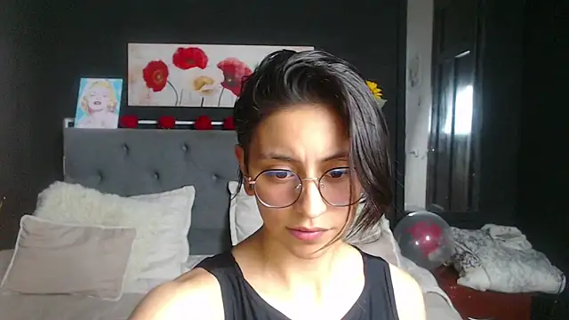 Snapshot of julieth_garcia_1 chatting on February 10, 8:53 pm julieth garcia 1 online show from February 10, 8:53 pm