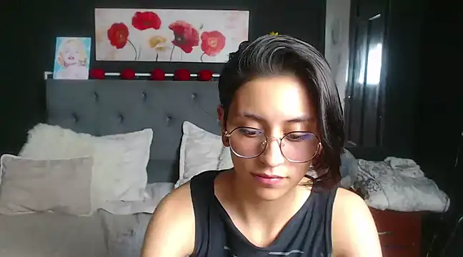 Snapshot of julieth_garcia_1 chatting on February 10, 11:55 pm julieth garcia 1 online show from February 10, 11:55 pm