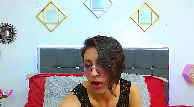 Snapshot of julieth_garcia_1 chatting on February 12, 7:35 pm julieth garcia 1 online show from February 12, 7:35 pm
