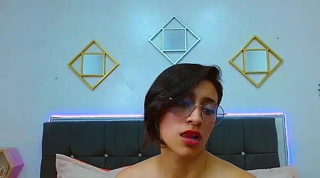 Snapshot of julieth_garcia_1 chatting on February 24, 10:47 pm julieth garcia 1 online show from February 24, 10:47 pm