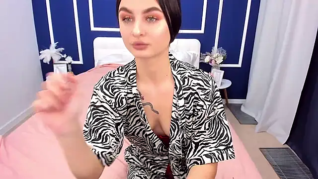 Snapshot of EmmaOlsen4u chatting on February 12, 1:37 pm EmmaOlsen4u online show from February 12, 1:37 pm