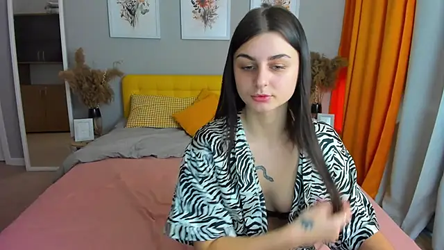 Snapshot of EmmaOlsen4u chatting on February 20, 1:40 pm EmmaOlsen4u online show from February 20, 1:40 pm