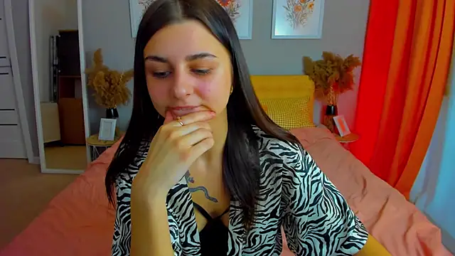 Snapshot of EmmaOlsen4u chatting on February 25, 7:20 am EmmaOlsen4u online show from February 25, 7:20 am