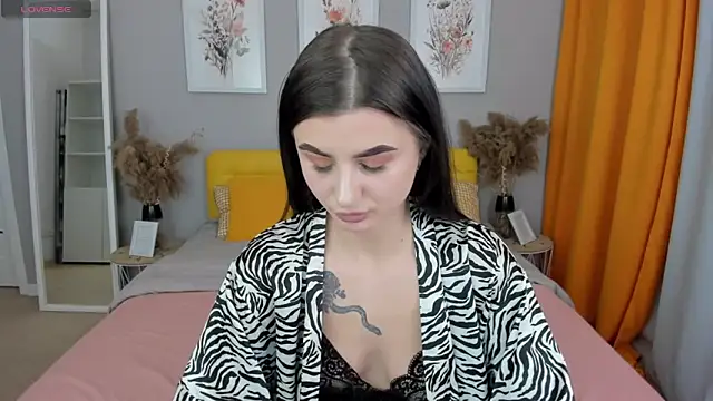 Snapshot of EmmaOlsen4u chatting on March 1, 1:51 pm EmmaOlsen4u online show from March 1, 1:51 pm