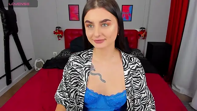 Snapshot of EmmaOlsen4u chatting on March 5, 2:01 pm EmmaOlsen4u online show from March 5, 2:01 pm