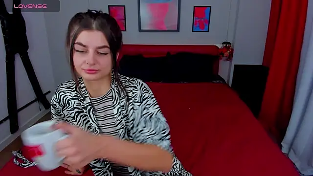 Snapshot of EmmaOlsen4u chatting on March 7, 7:19 am EmmaOlsen4u online show from March 7, 7:19 am